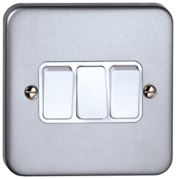 Deta Metal Clad 10A 3 Gang 2W Plate Switch & Back Box With Knockouts - M1205